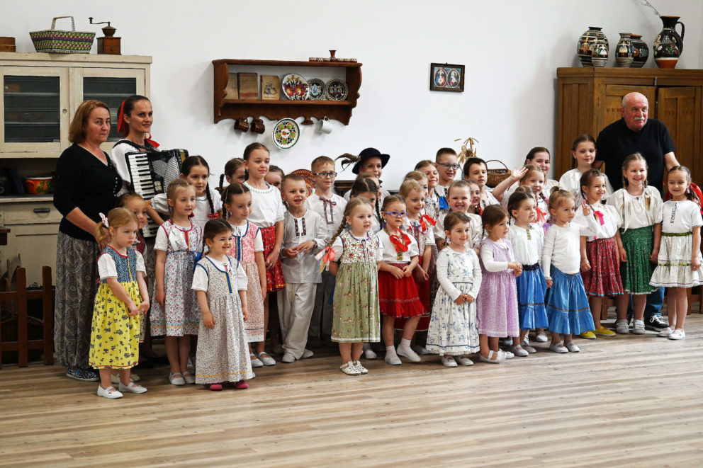 Detský folklórny súbor Lipovček